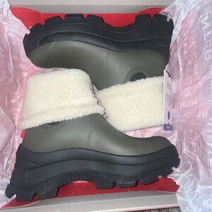 Hunter Women's Esme Lug Sole Waterproof Snow Booties